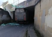 Kürkçüler Alt Geçidinde Tır Sıkıştı